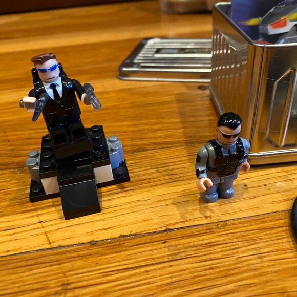 Mega Bloks Alien Agency The Arrival 2003 + TONS of extra Bricks! - Picture 4 of 5